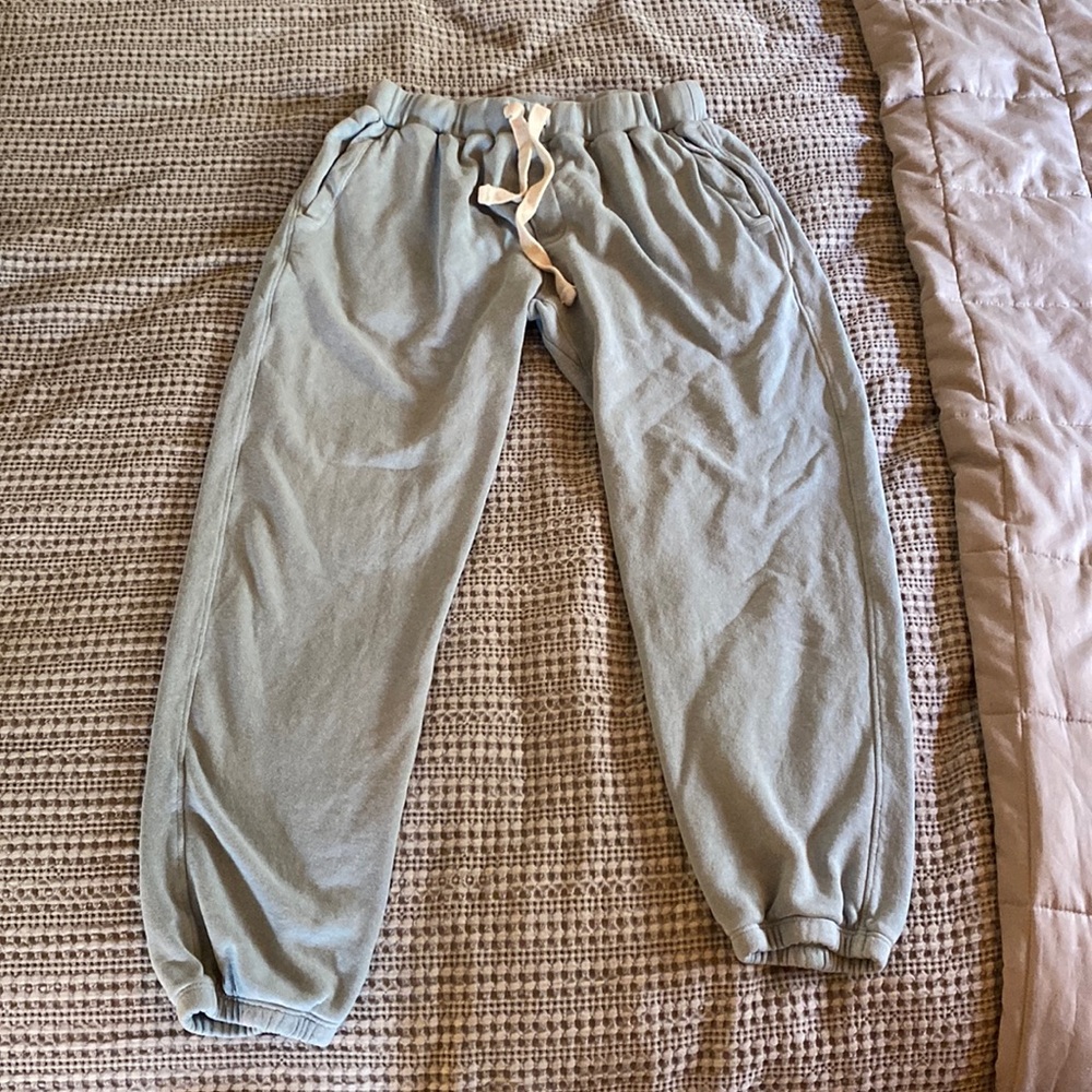 Jungmaven sweatpants with back pocket.